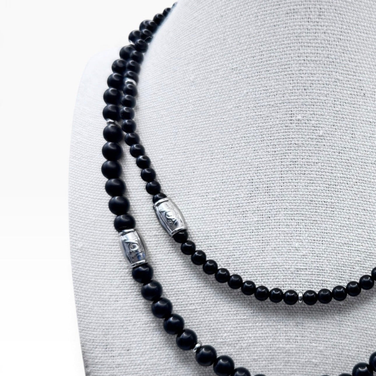Shungiet ketting set zilver closeup