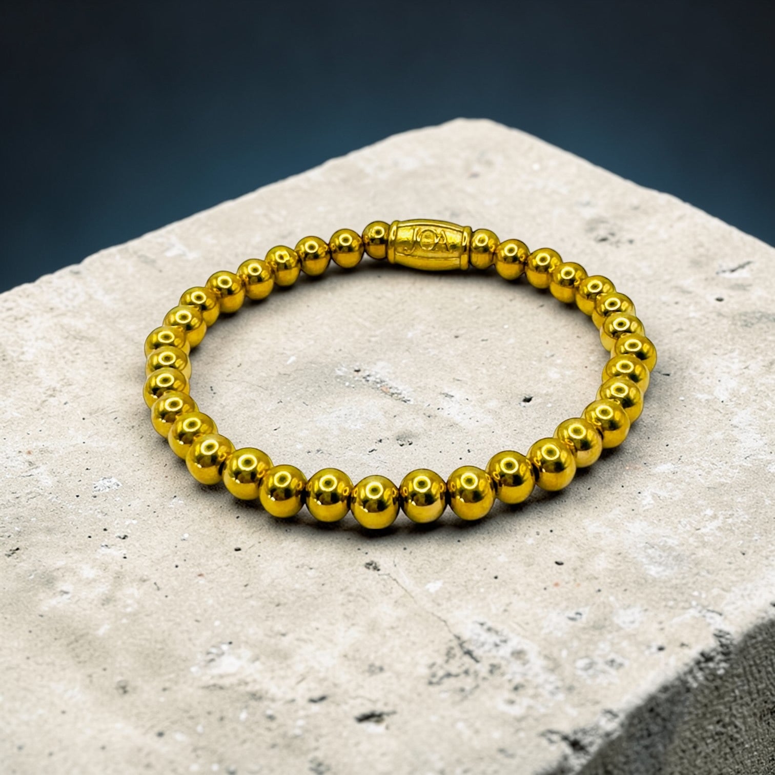 Gouden armband gemaakt van stainless steel