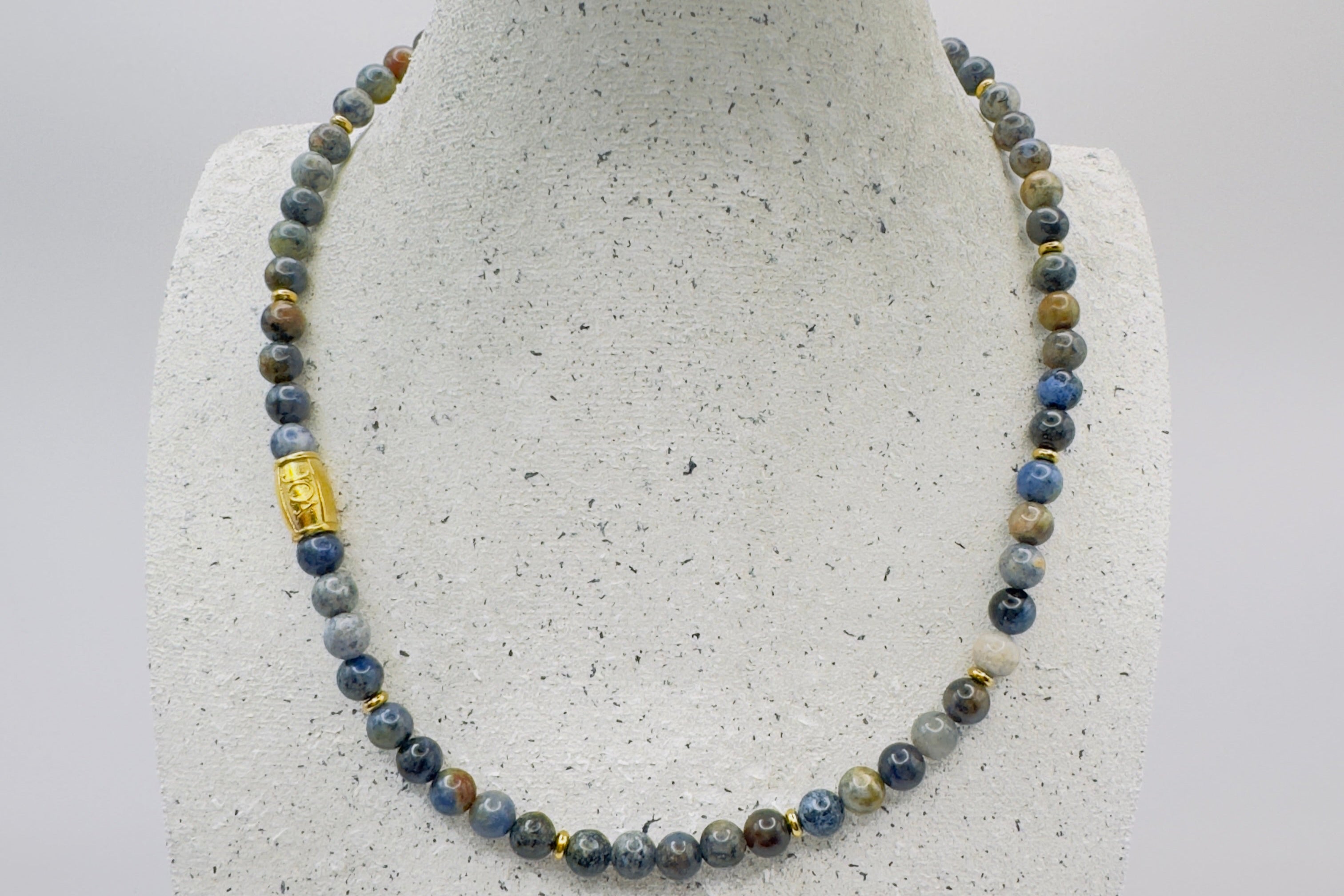 Timeless Treasure Necklace - Gold shine
