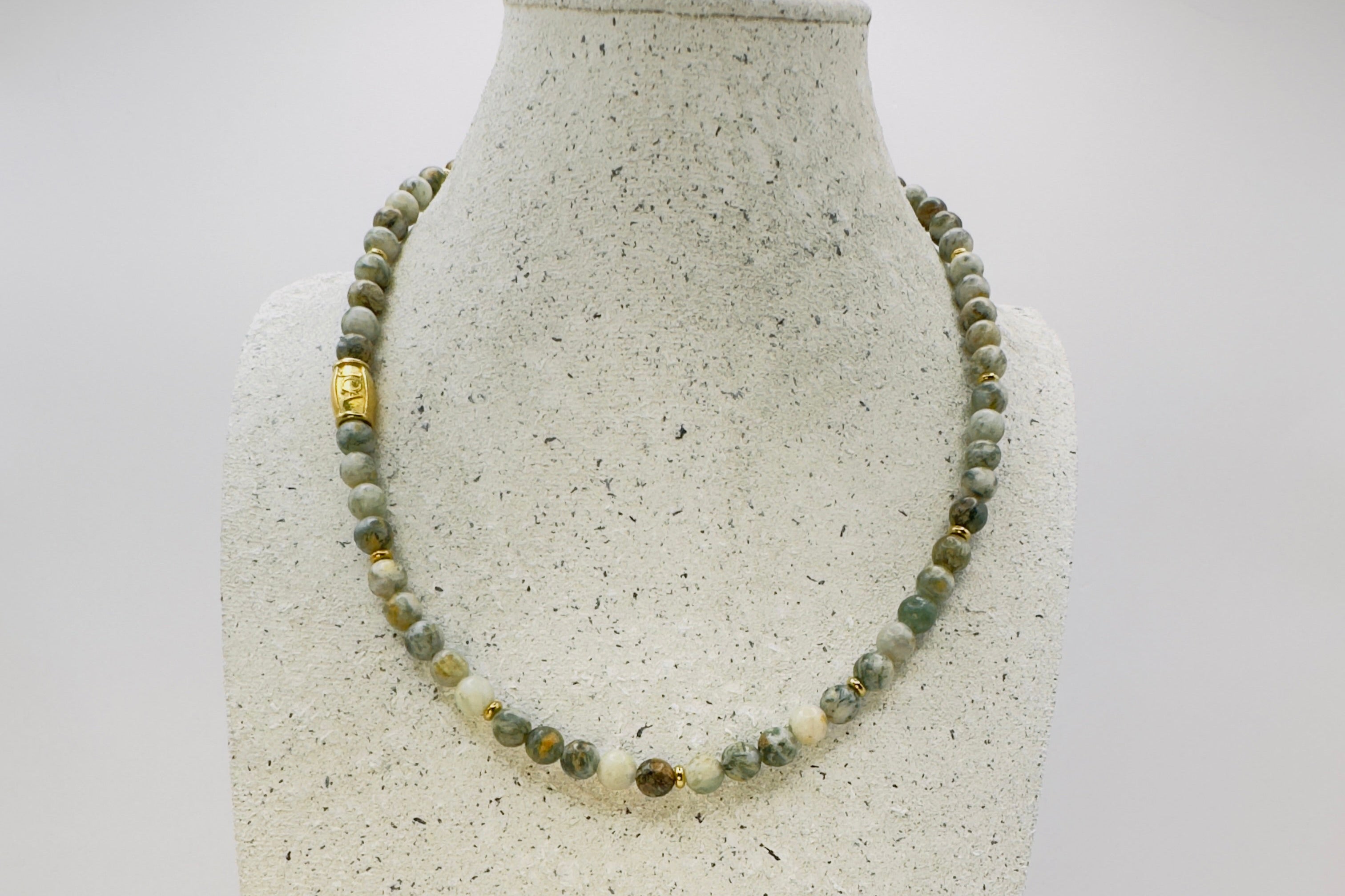 Timeless Treasure Necklace - Gold shine