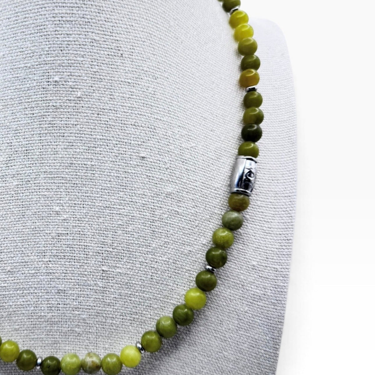 Jade ketting 6mm close up