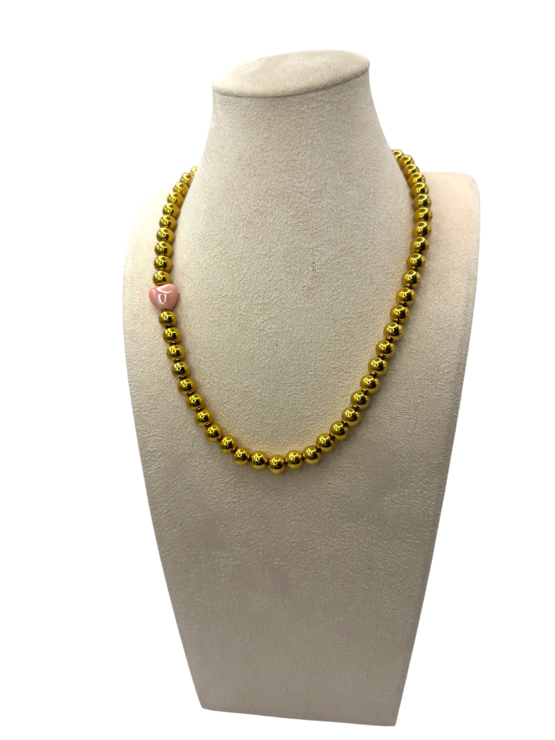 Elastische Ketting met Goudkleurige Stainless Steel Kralen en Keramisch Hartje