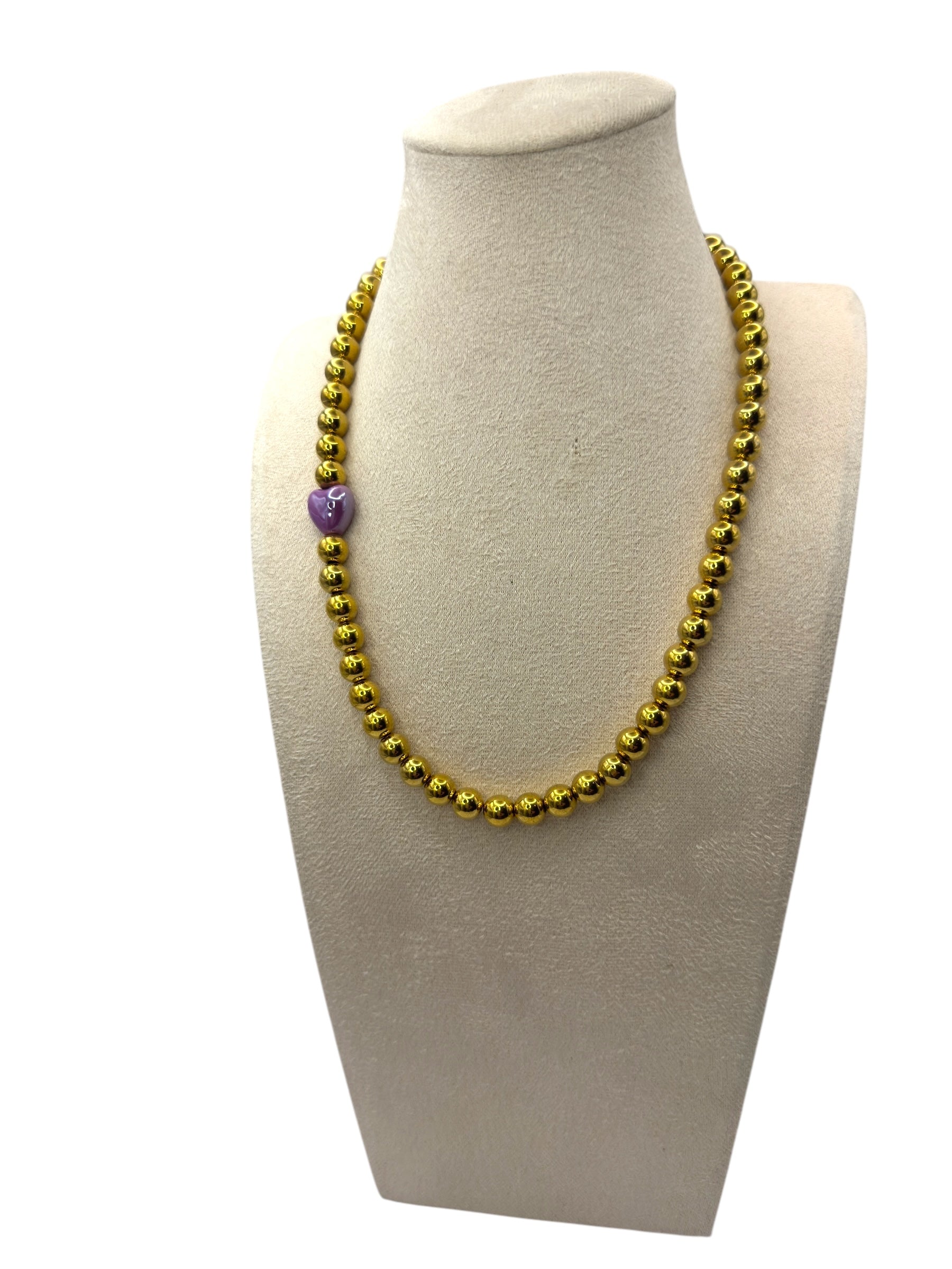 Elastische Ketting met Goudkleurige Stainless Steel Kralen en Keramisch Hartje