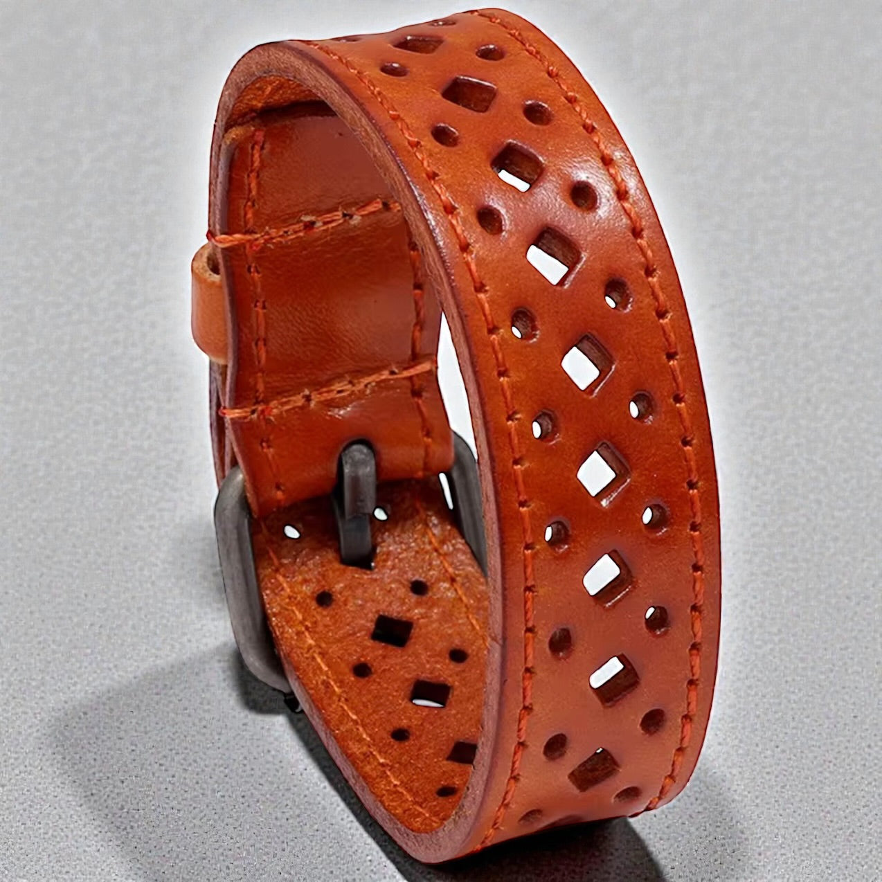 heren geperforeerde cognac leren armband