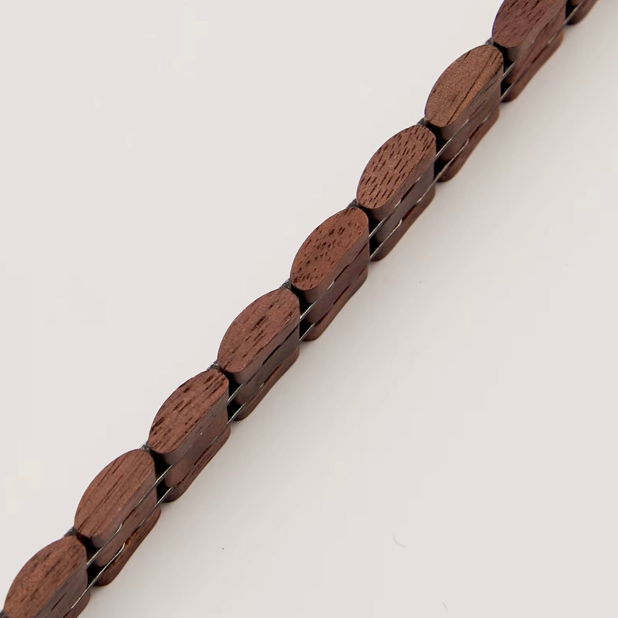 houten heren armband zij aanzicht