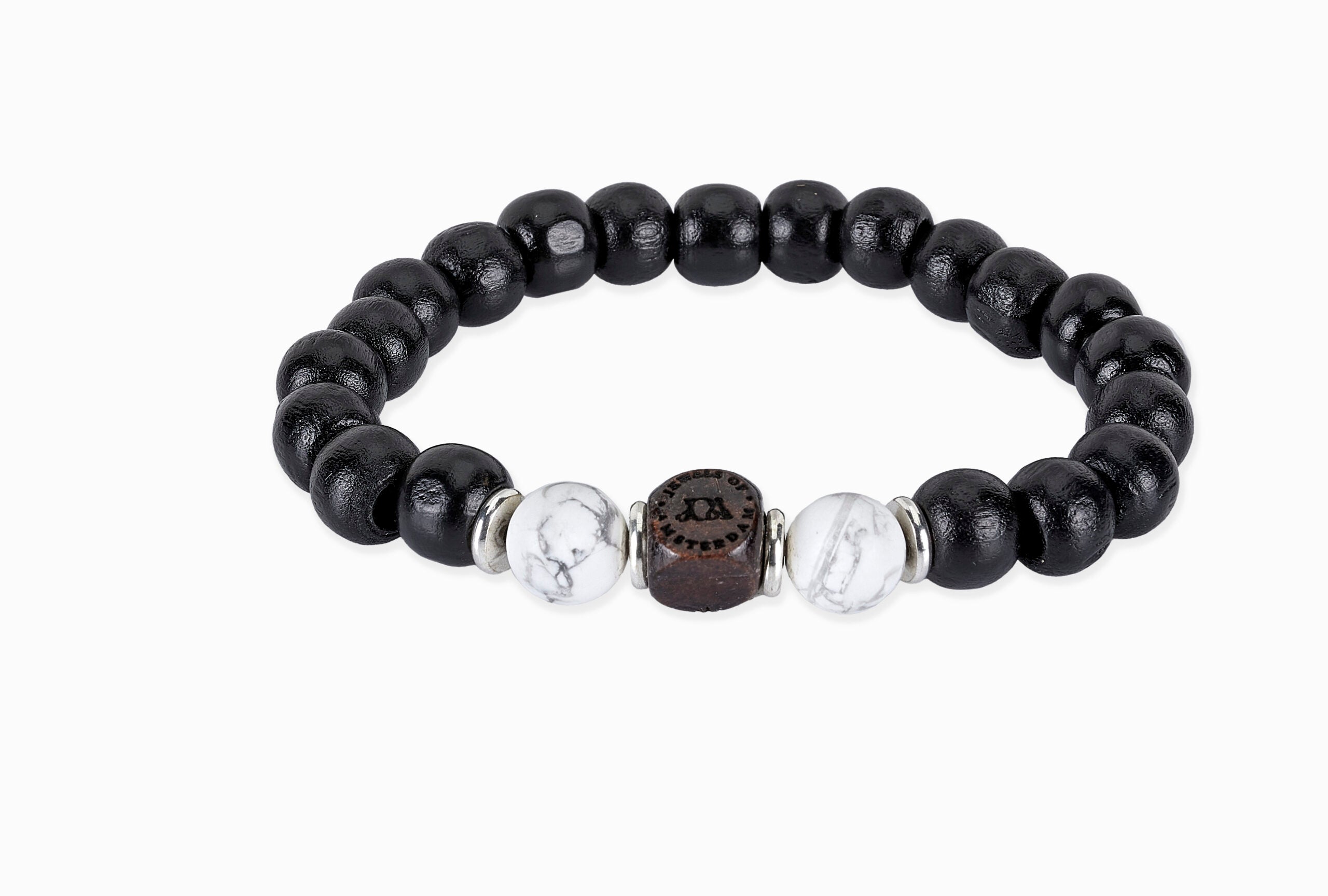 houten armband met howliet edelsteen
