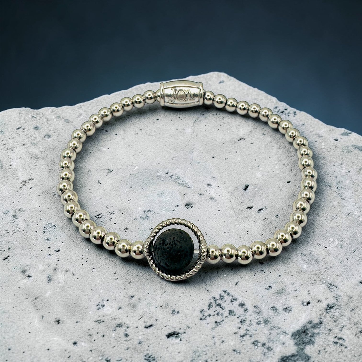 Zilveren stainless steel dames armband met lavasteen edelsteen