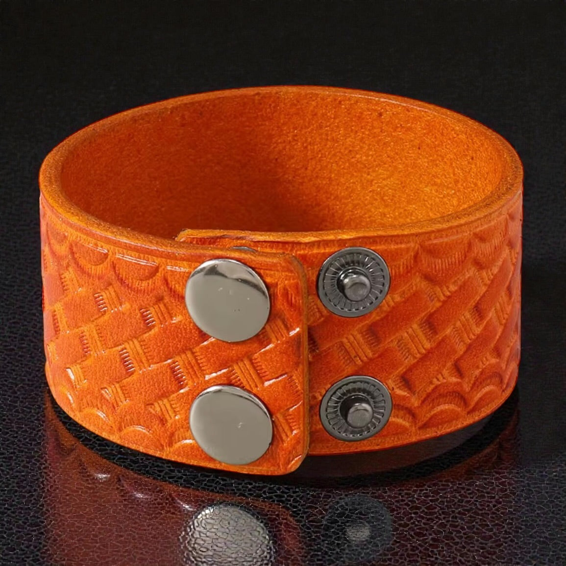 heren brede cognac leren armband achterzijde met druk sluiting