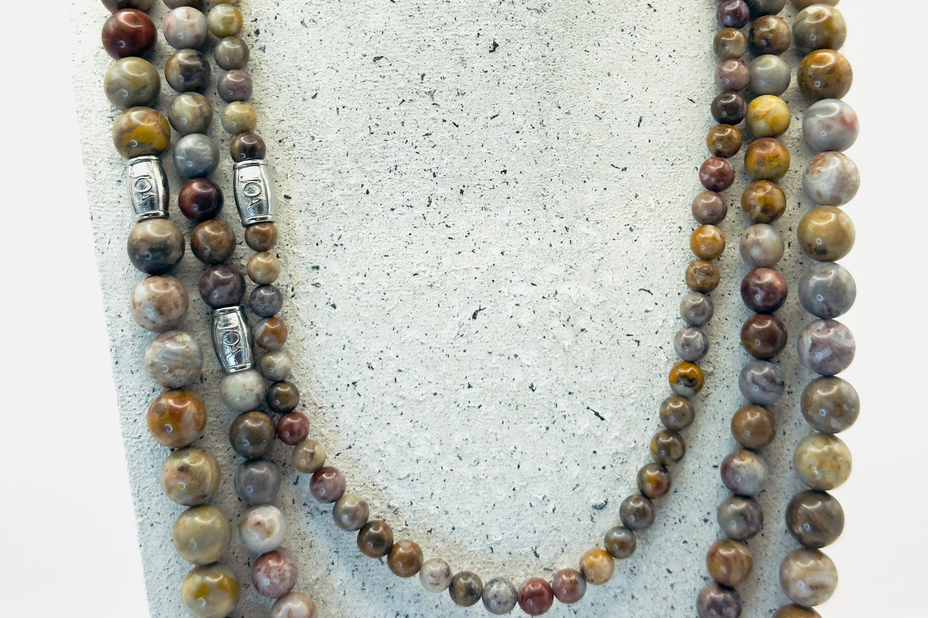 close up heren licht jaspis edelsteen ketting set 