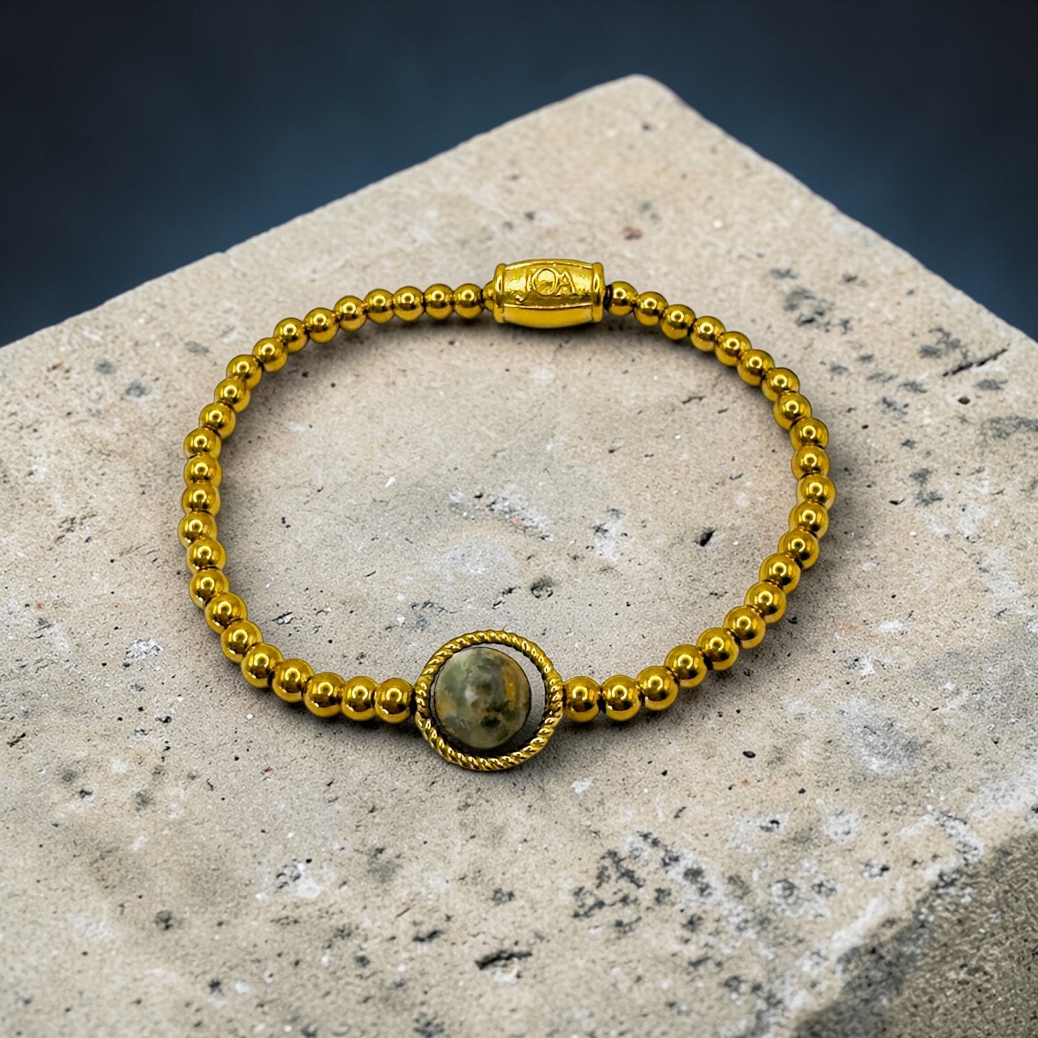Gouden stainless steel dames armband met draken graniet edelsteen