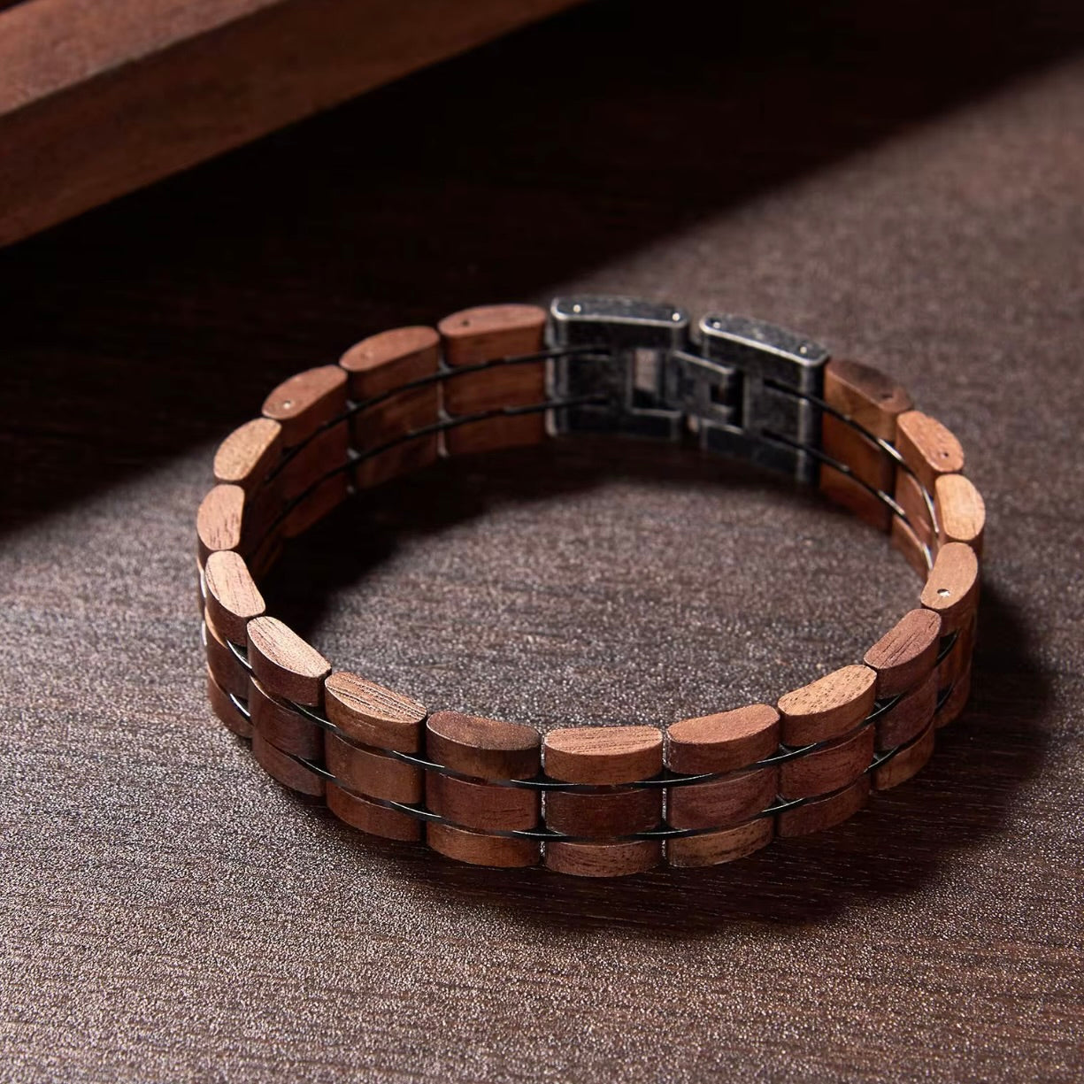 houten heren armband met edelstaal zwarte sluiting