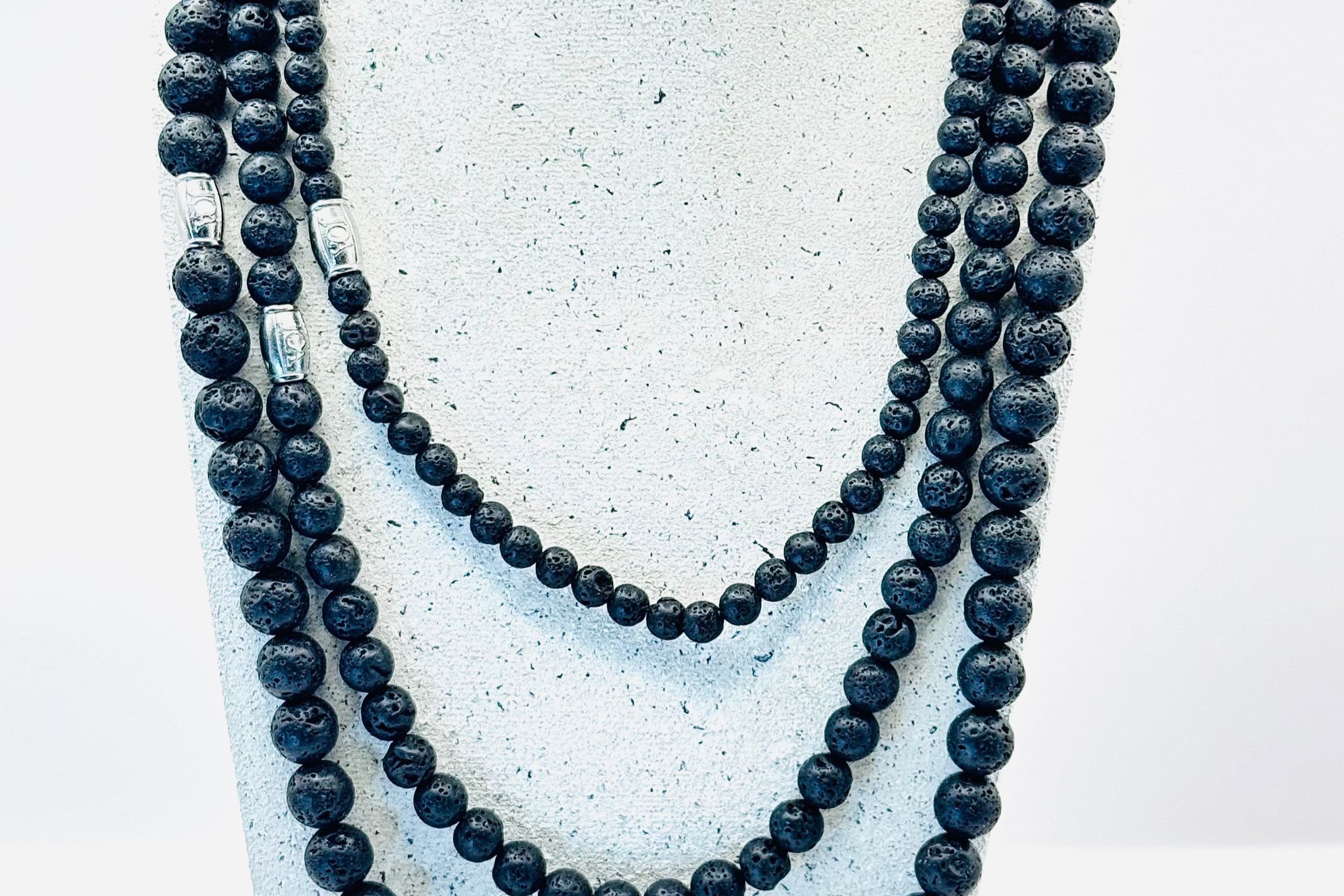 heren lavasteen edelsteen ketting set close up