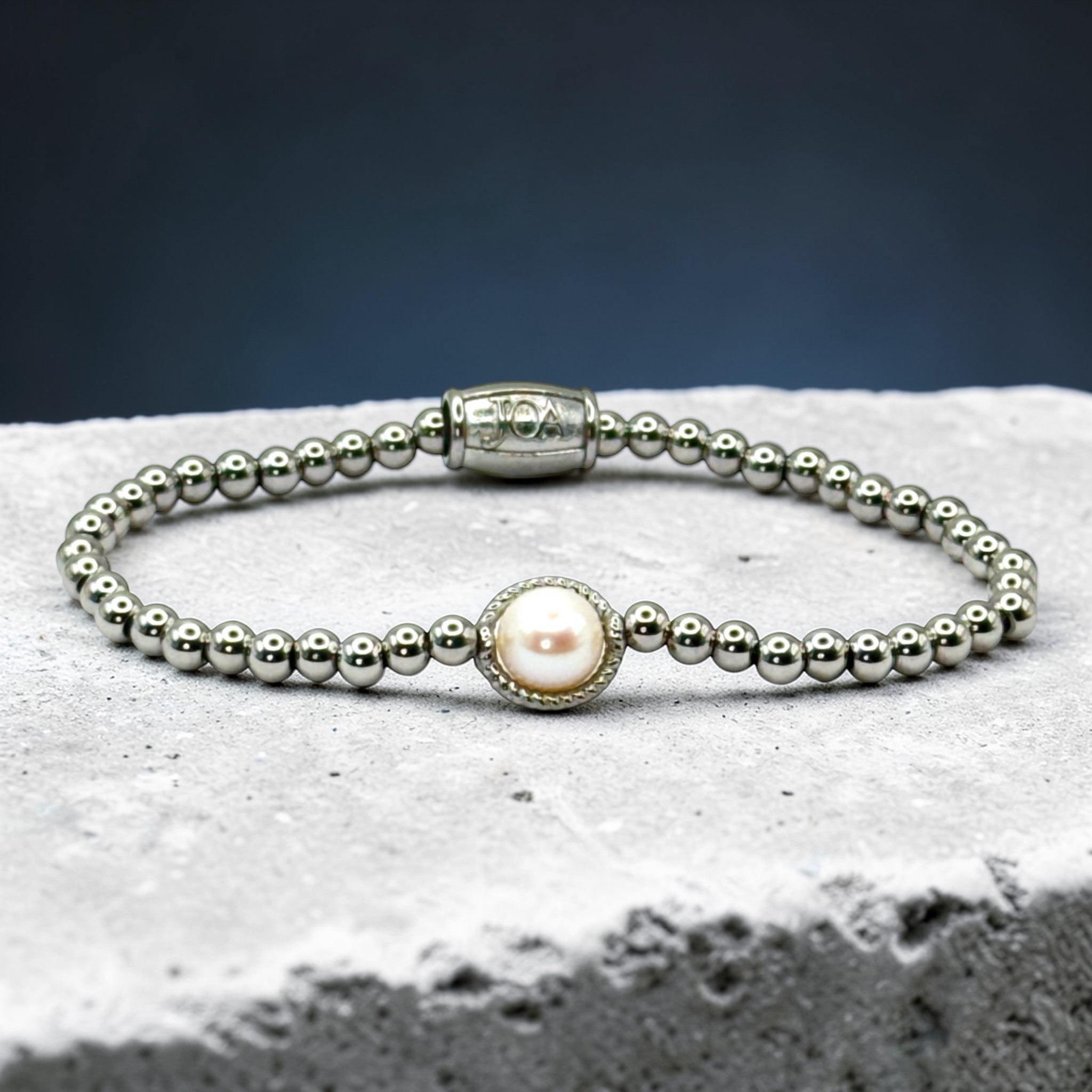 Stainless steel armband met zoetwater parel.