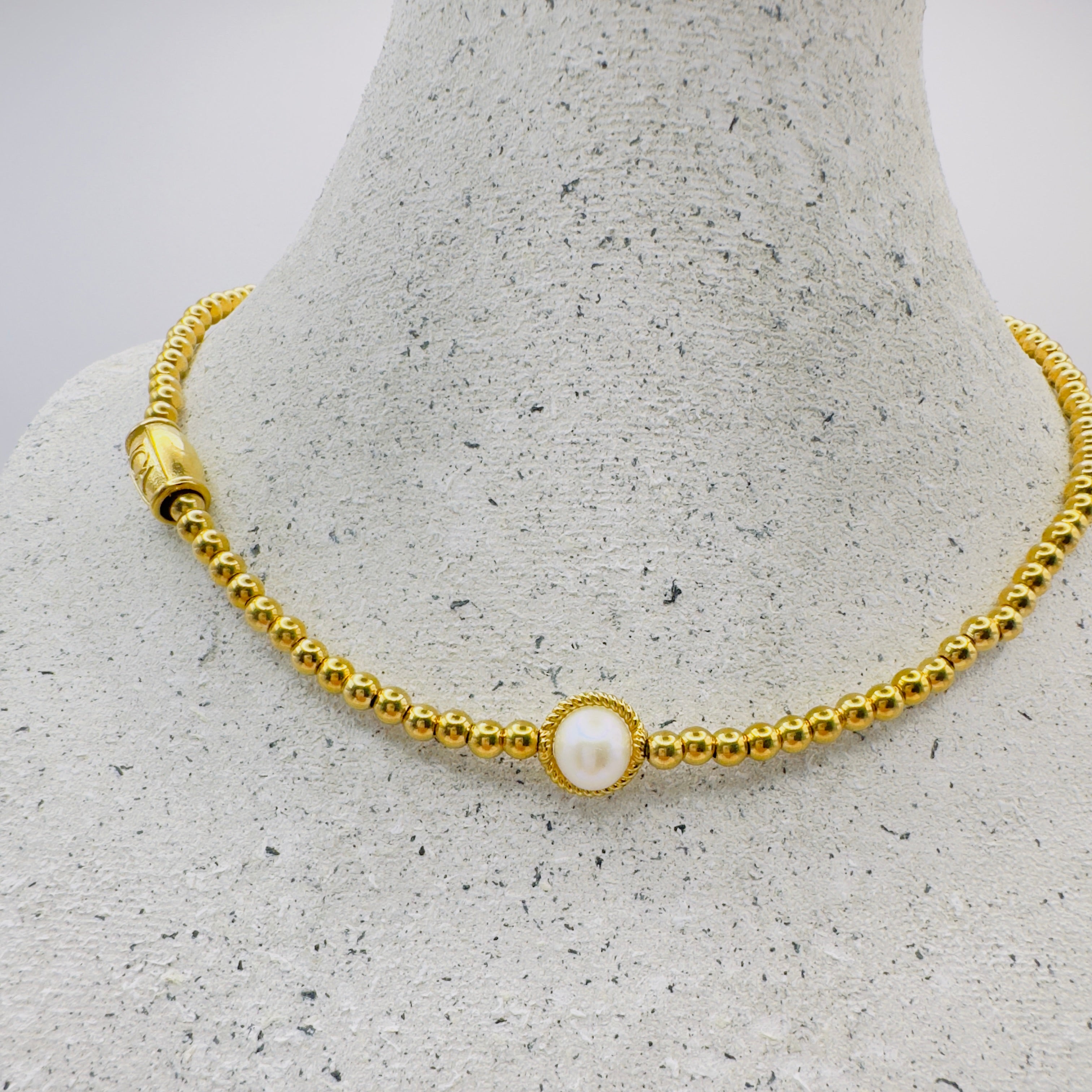 dames parel goud stainless steel ketting Close up