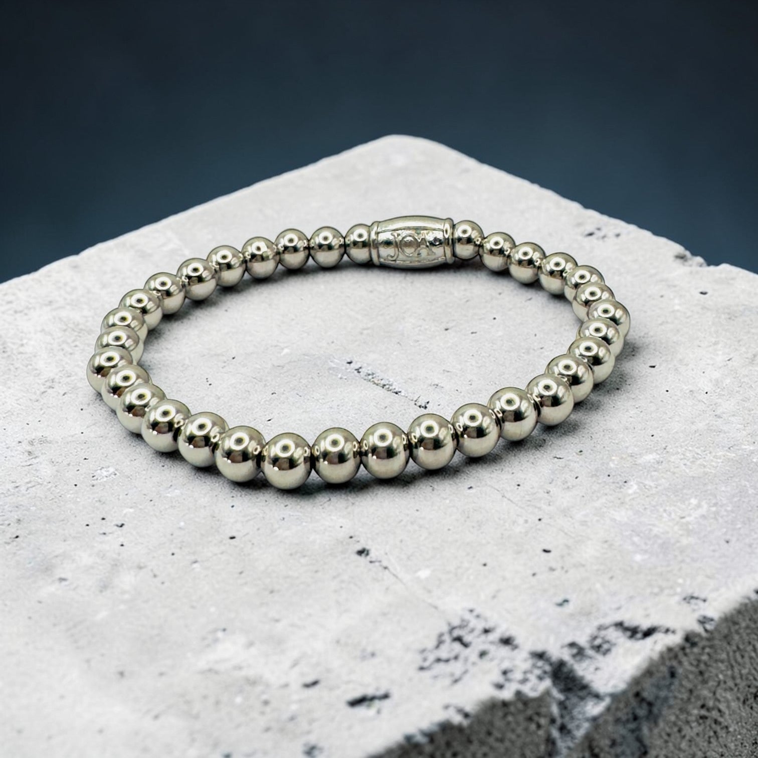 Zilveren armband gemaakt van stainless steel