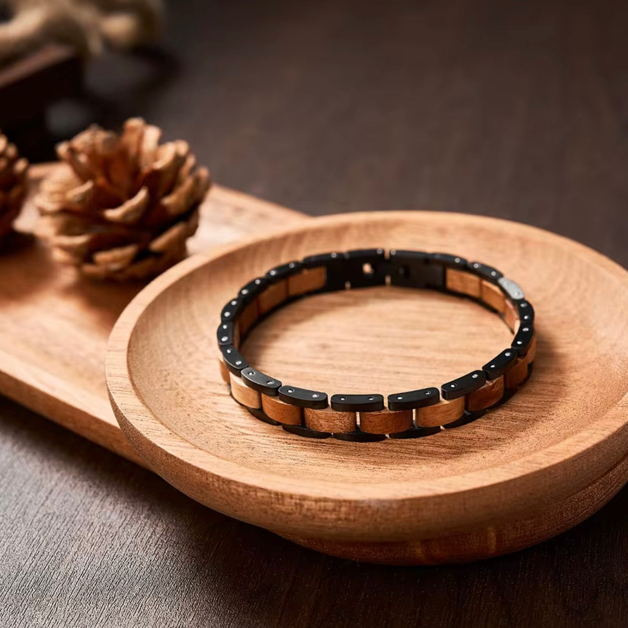 Heren zwarte edelstalen armband met houten details